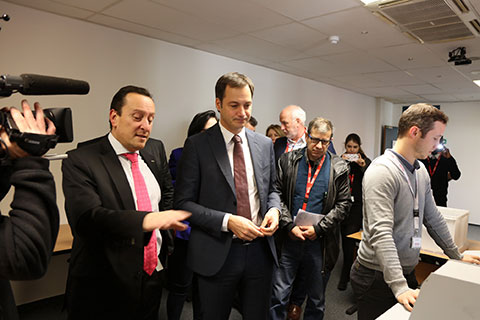 20161209 Le Vice-Premier Ministre Alexander De Croo visite la première usine digitale de Belgique