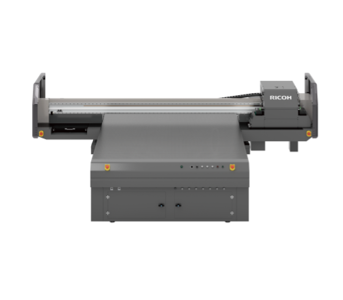 Ricoh fait son entrée sur le marché de la décoration industrielle avec le lancement de l’imprimante UV à plat grand format Ricoh Pro™ T7210